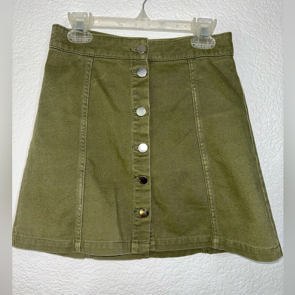 H&M Green Skirt with buttons size 4